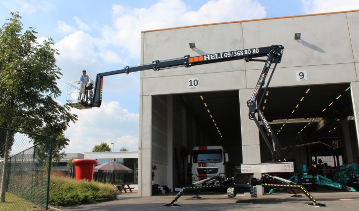 Nieuwe spinhoogwerker op rups in verhuur: 2500 RXJ van Omme Lift