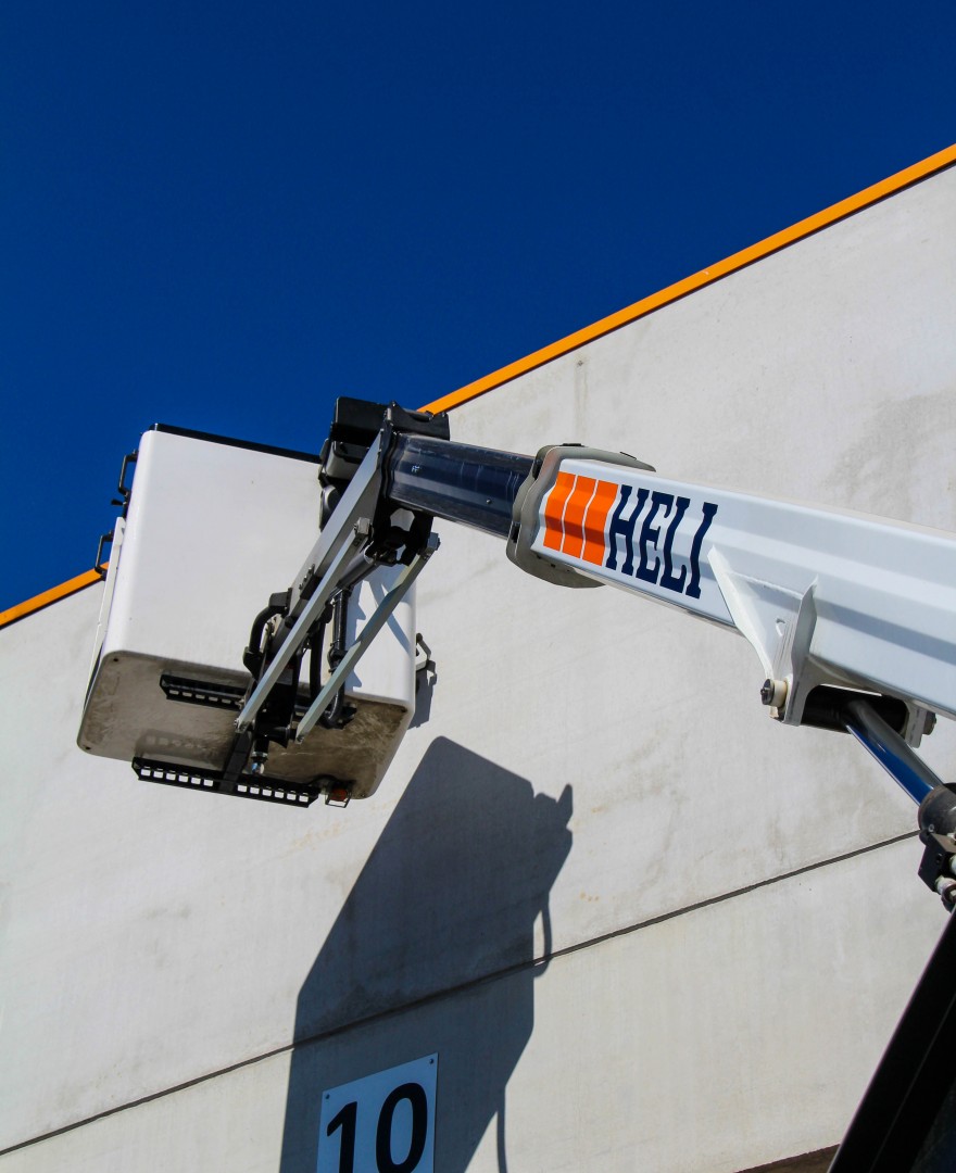 Versalift VTL-140-F