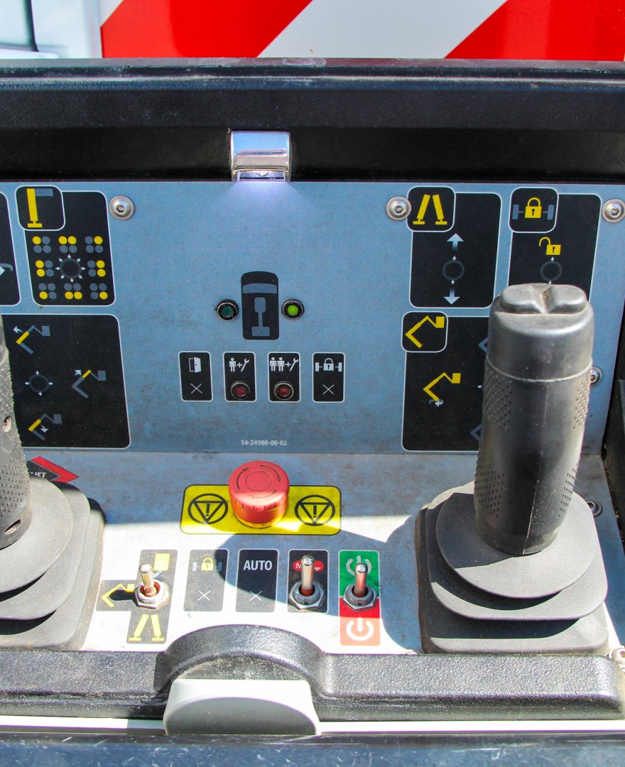 Versalift VTL-140-F